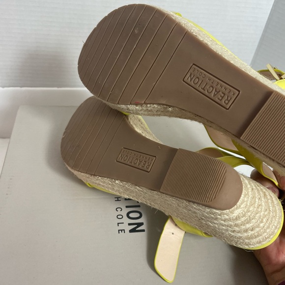 Kenneth Cole Women's Yellow T-strap Wedge Sandal Sz 7.5 - Picture 6 of 8